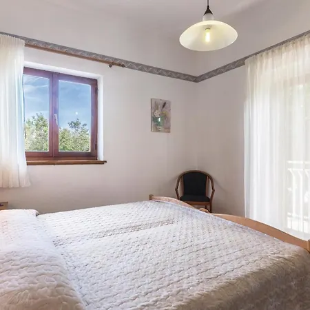 4 Bedroom Stunning In Apartment *